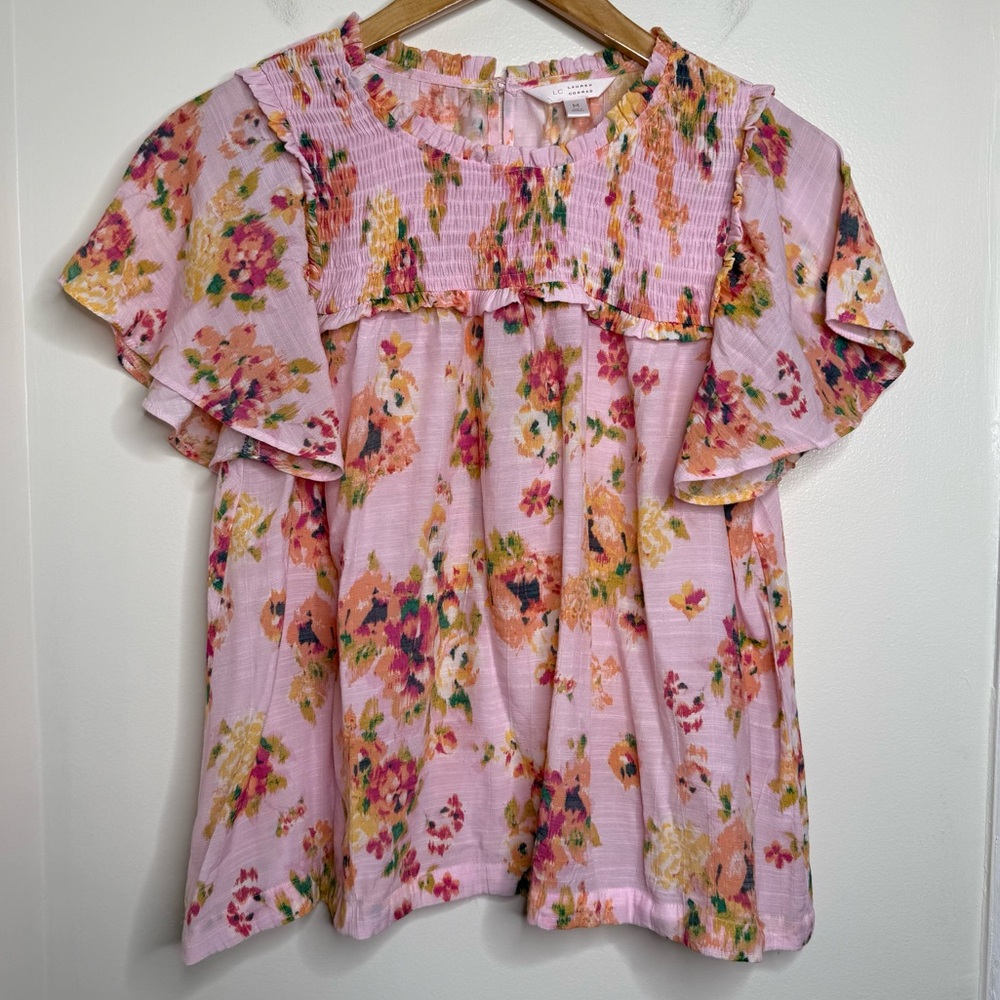 Lauren Conrad Smocked Pink Floral Blouse Top Women’s Size Medium Feminine Ruffle